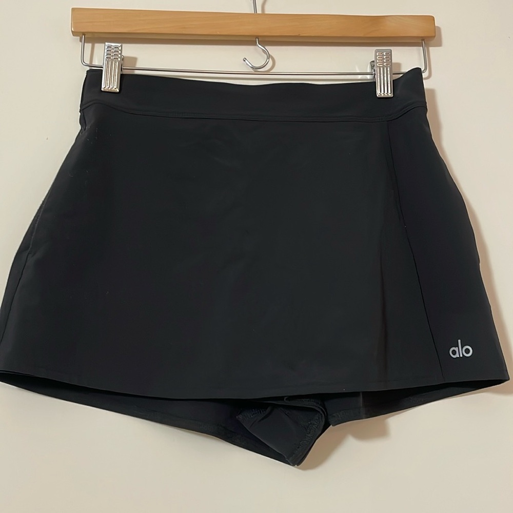 Alo Yoga Clubhouse Skort in Black